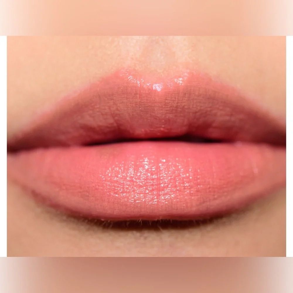 MAC RAZZLEDAZZLER Lustre Lipstick. NEW IN BOX. LIMITED EDITION.